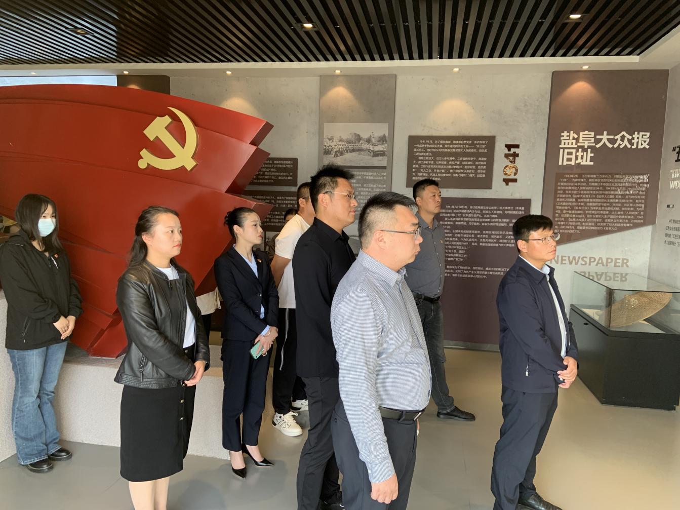 文旅公司黨支部開(kāi)展黨性教育及志愿服務(wù)活動(dòng)2.jpg